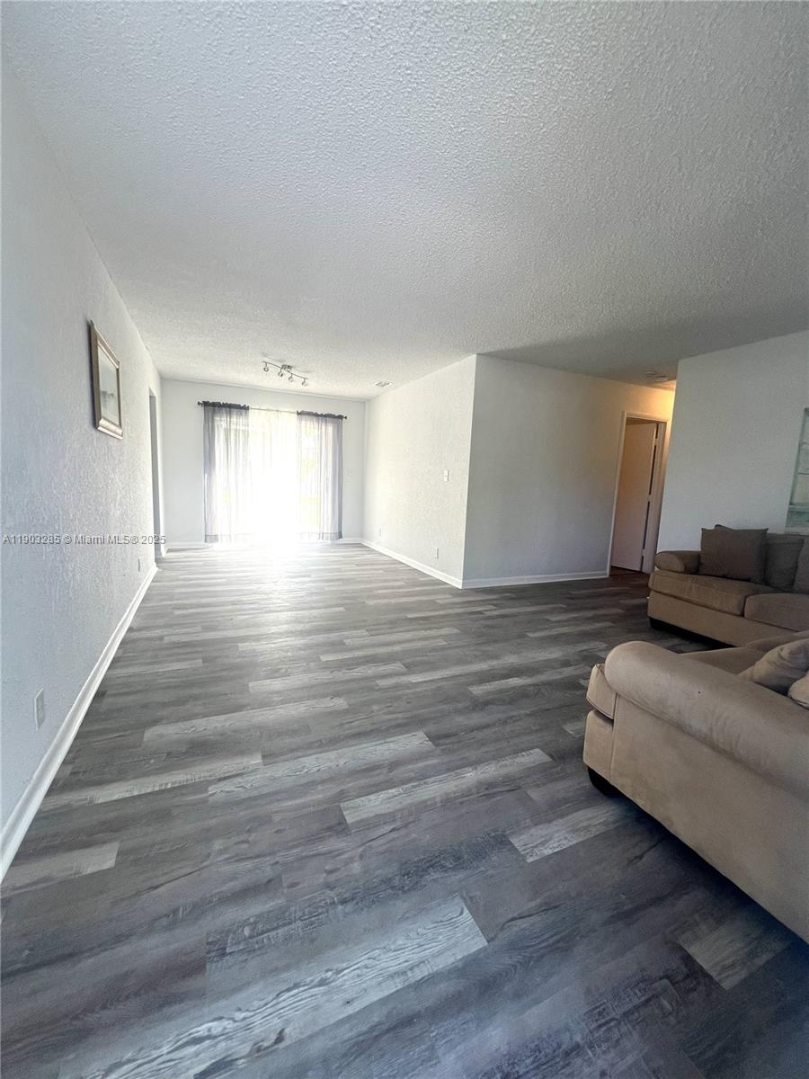 COMMONWEALTH MANOR - Residential