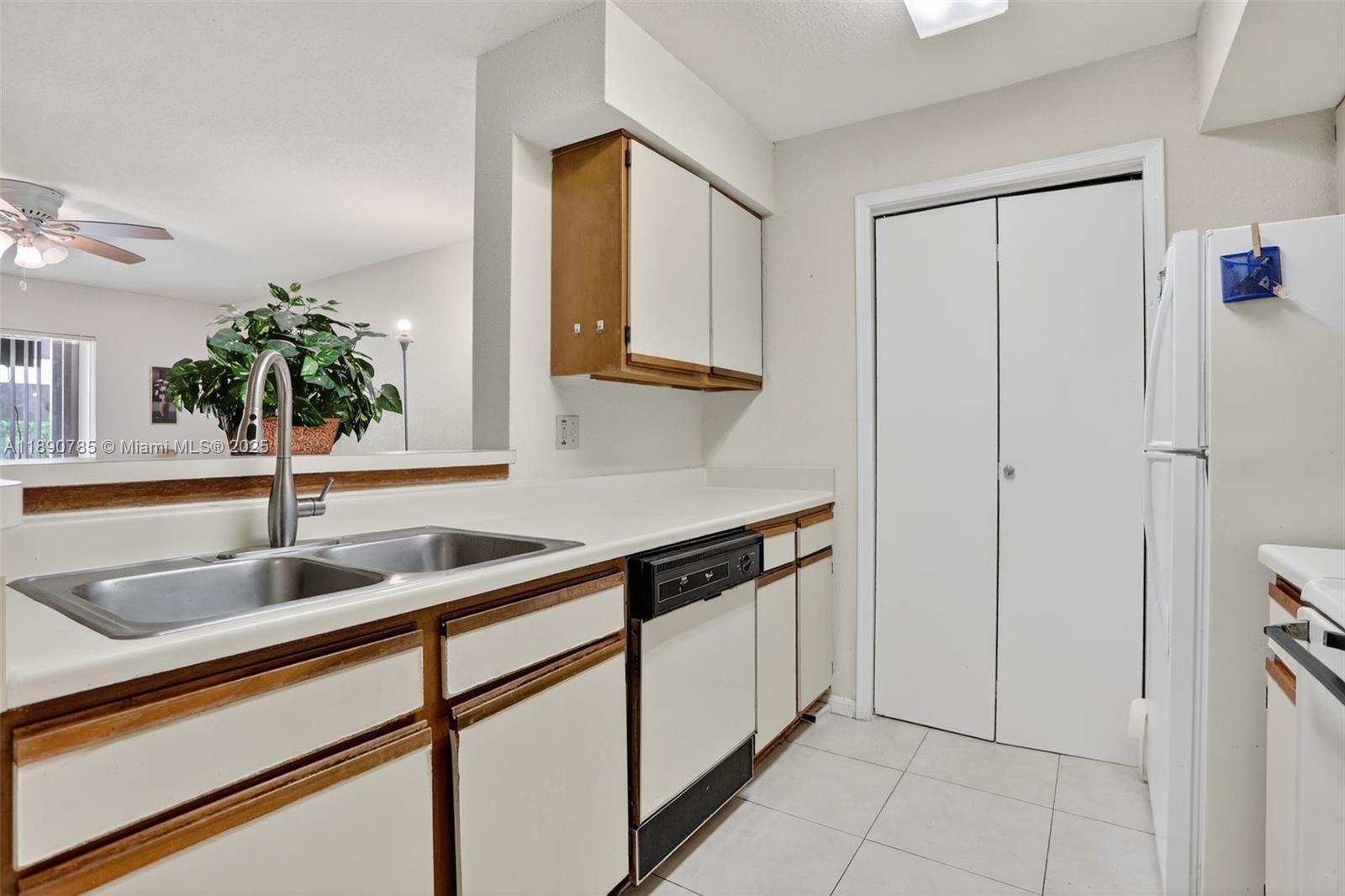 SAVANNAH AT RIVERSIDE CON - Residential