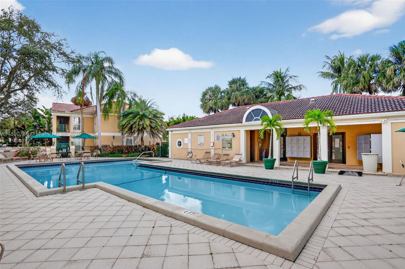 SAVANNAH AT RIVERSIDE CON - Residential