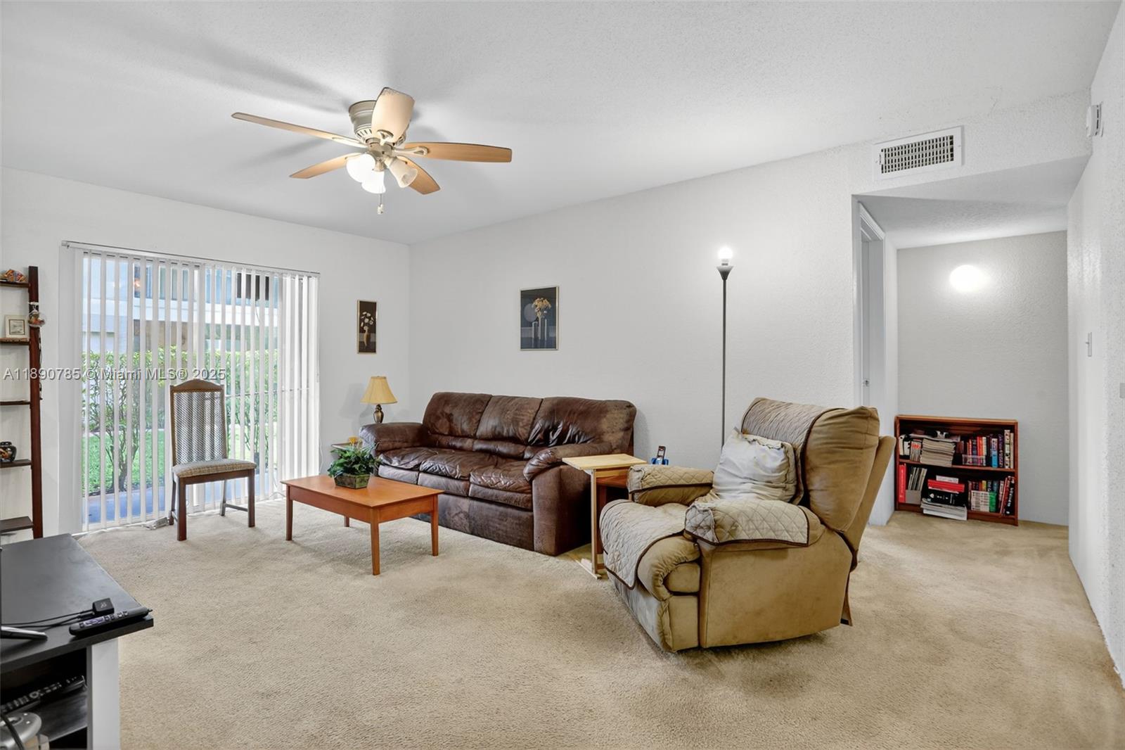 875 Riverside Dr 716