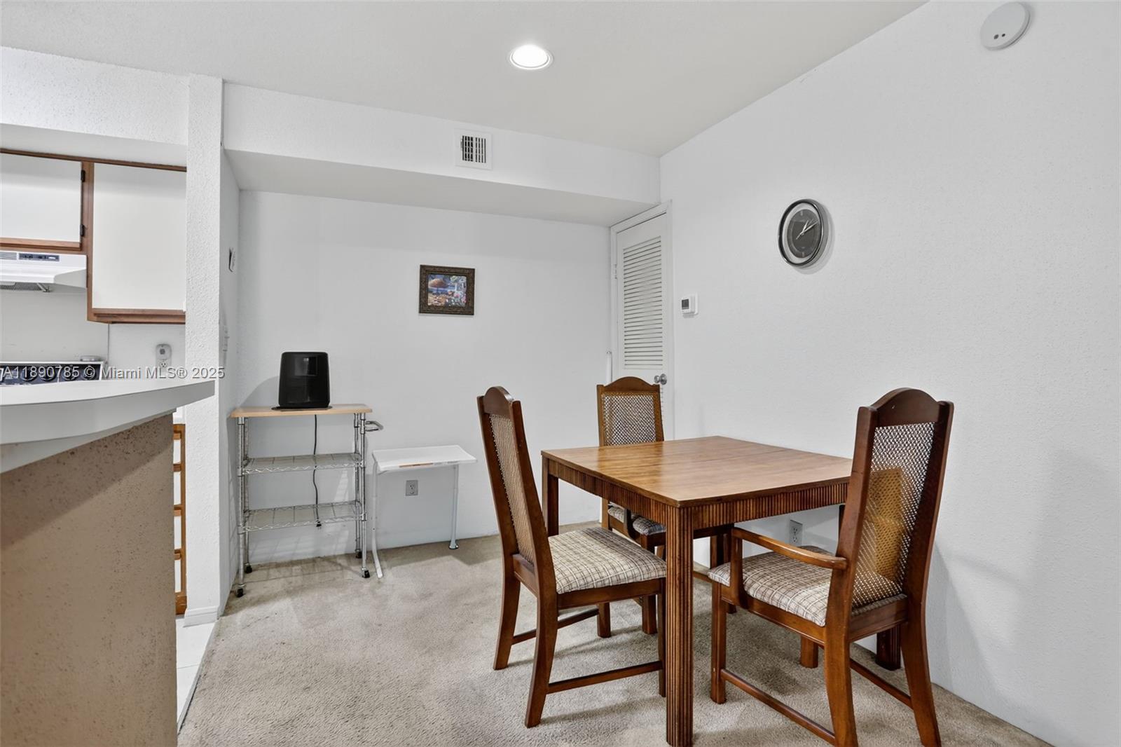 875 Riverside Dr 716