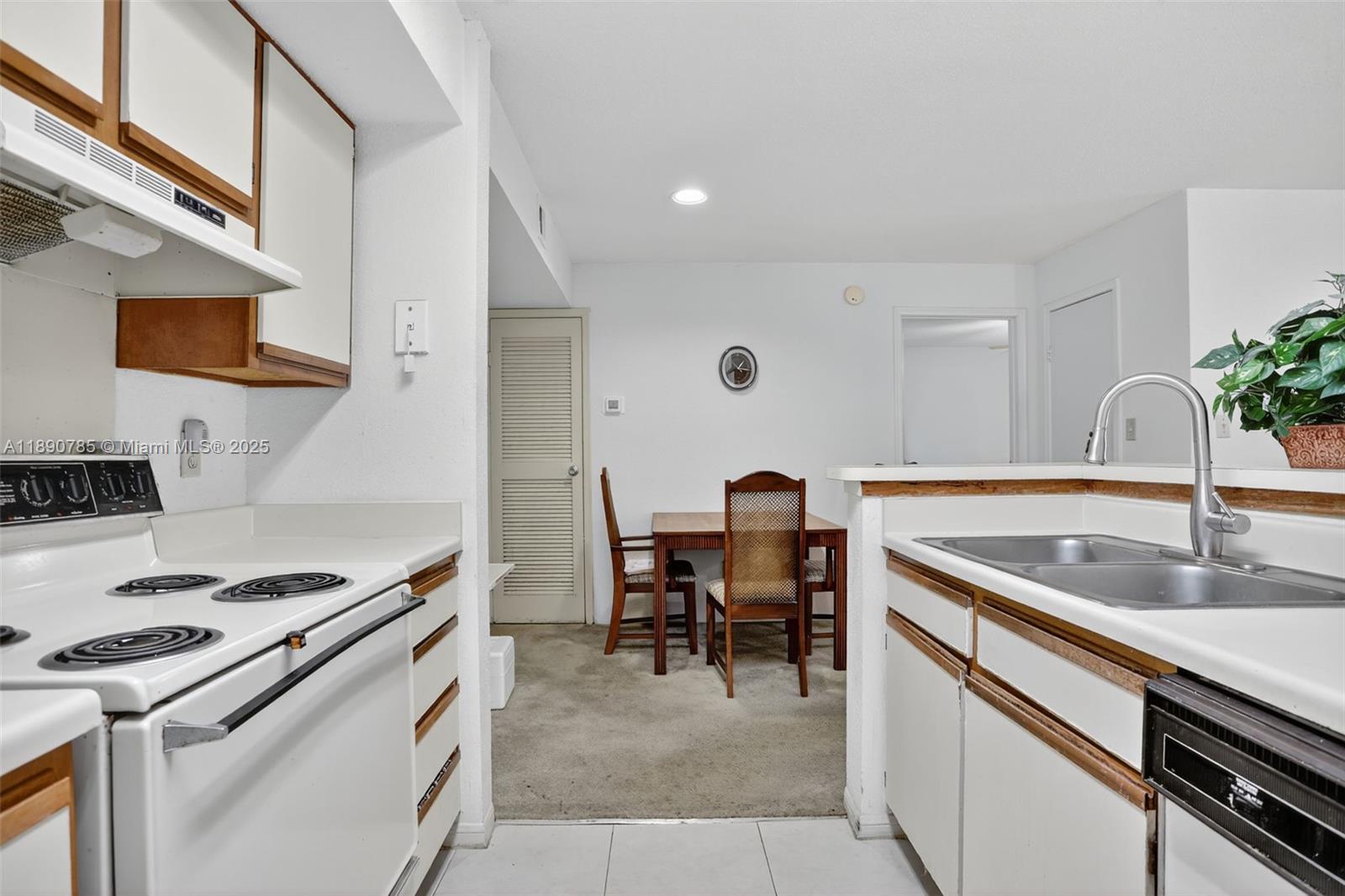 SAVANNAH AT RIVERSIDE CON - Residential