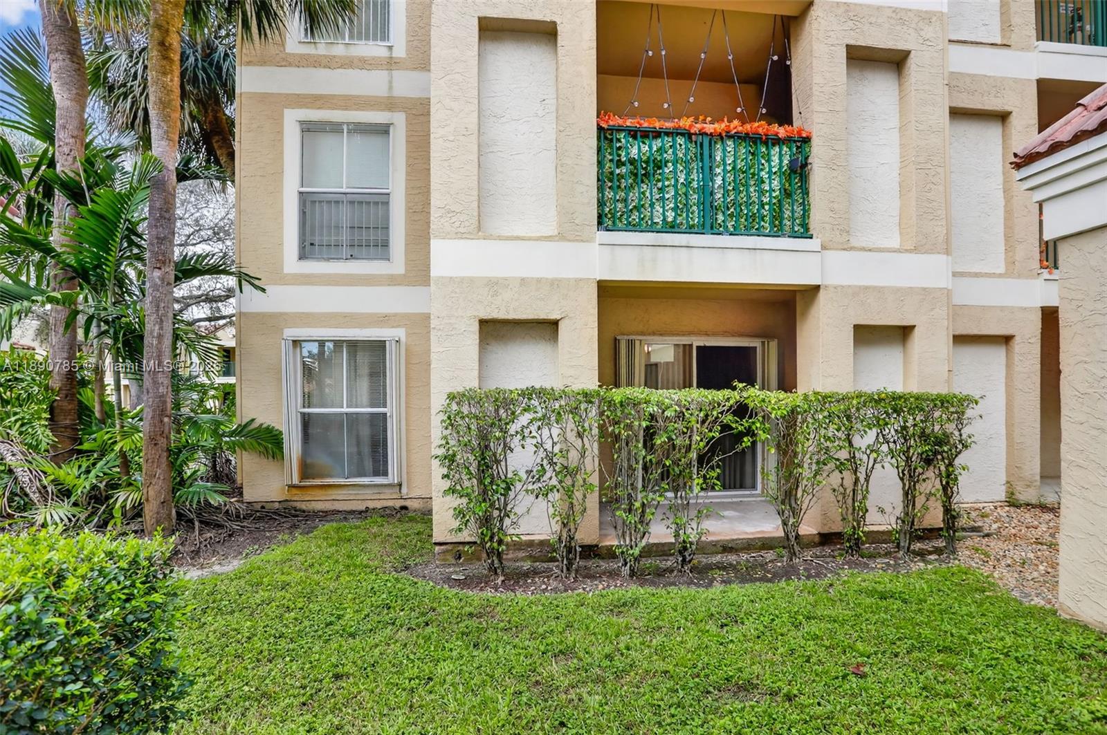 SAVANNAH AT RIVERSIDE CON - Residential