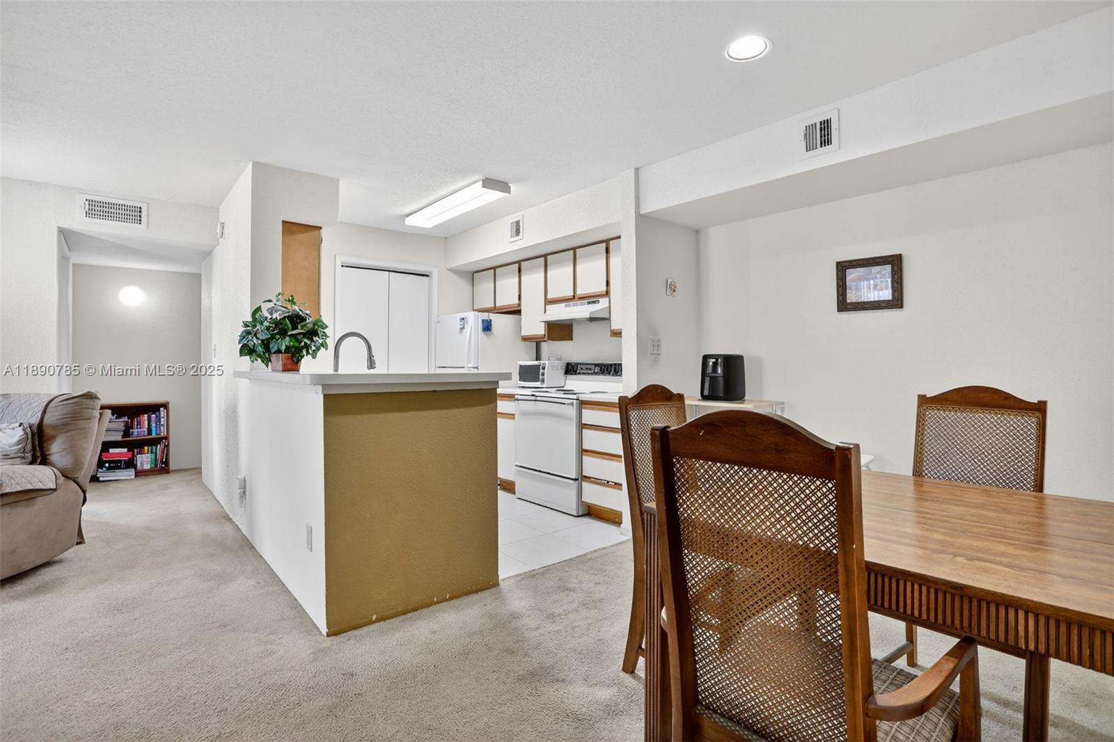 SAVANNAH AT RIVERSIDE CON - Residential