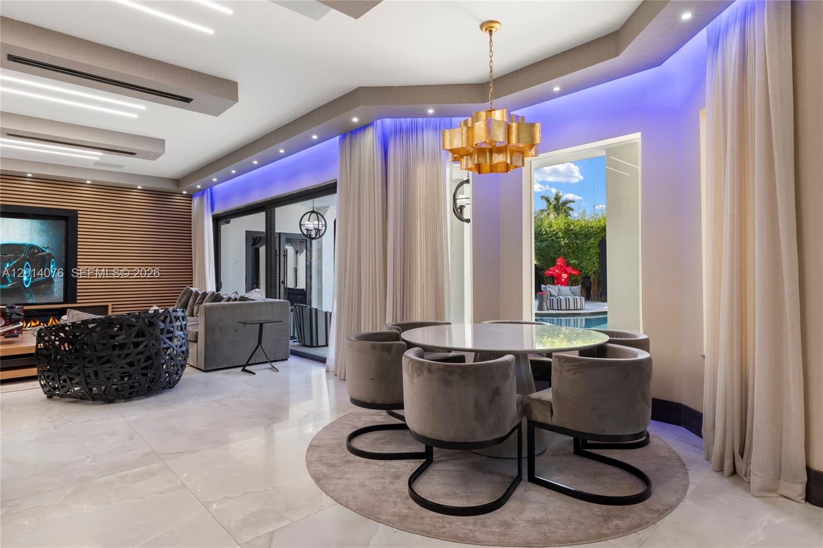 HOLLYWOOD LAKES COUNTRY C - Residential