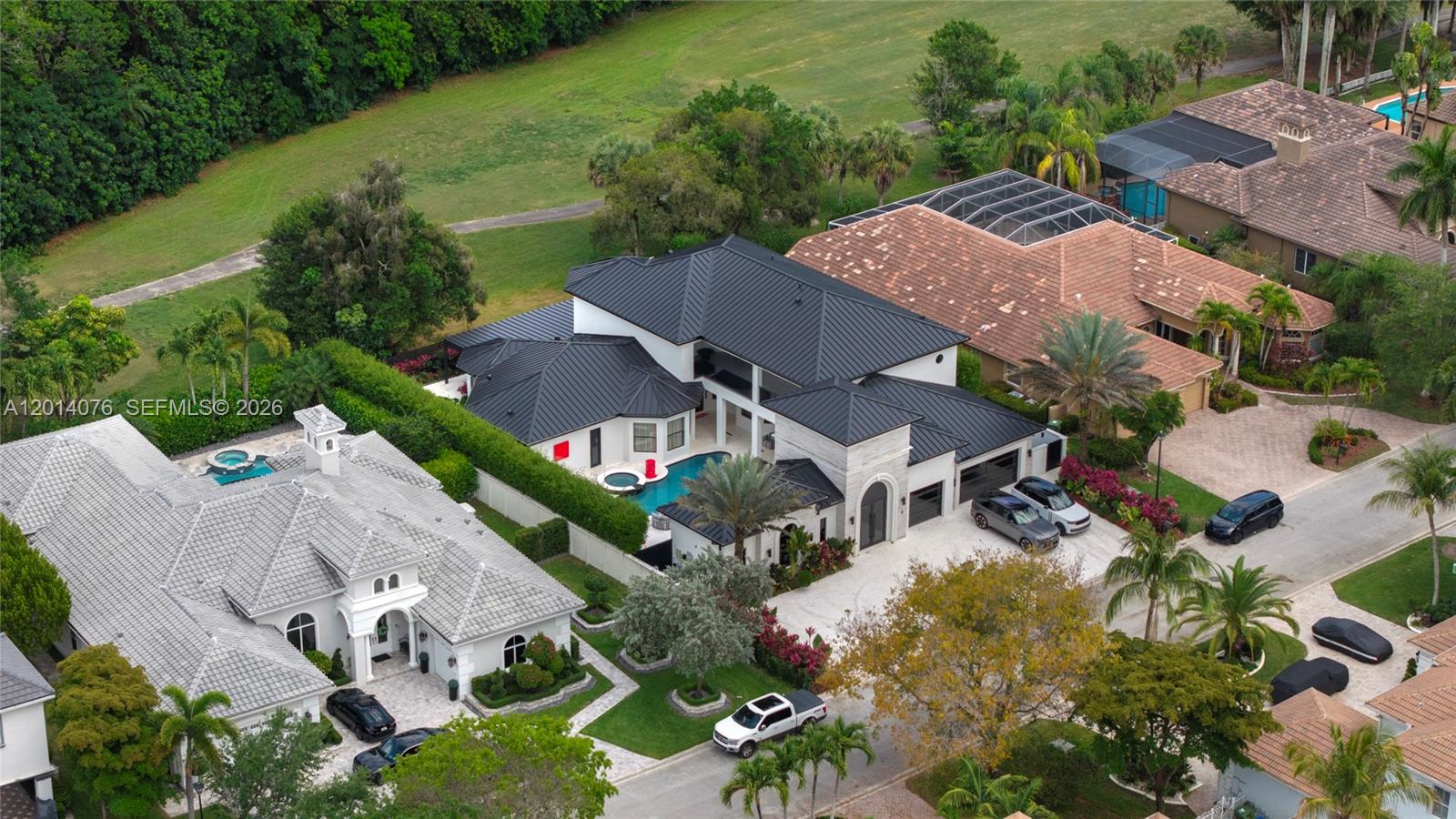 HOLLYWOOD LAKES COUNTRY C - Residential
