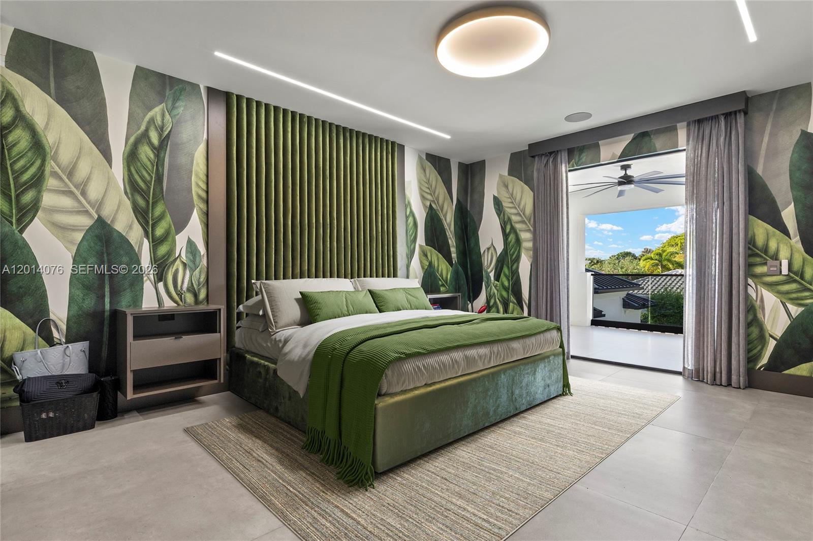 HOLLYWOOD LAKES COUNTRY C - Residential