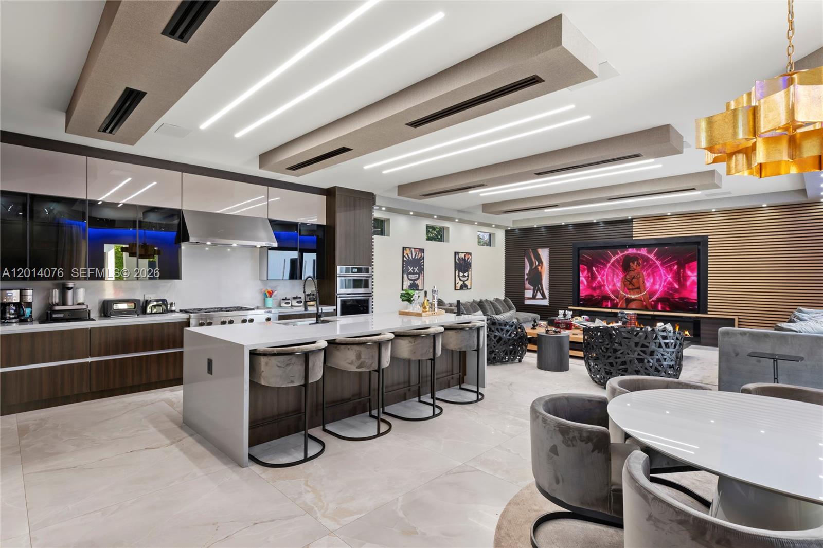 HOLLYWOOD LAKES COUNTRY C - Residential