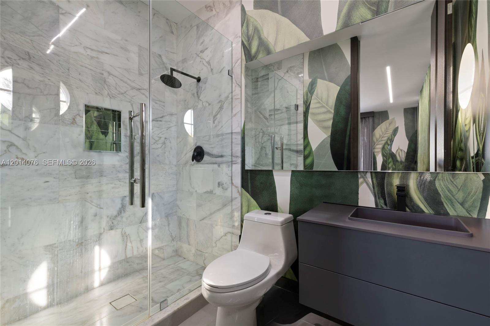 HOLLYWOOD LAKES COUNTRY C - Residential