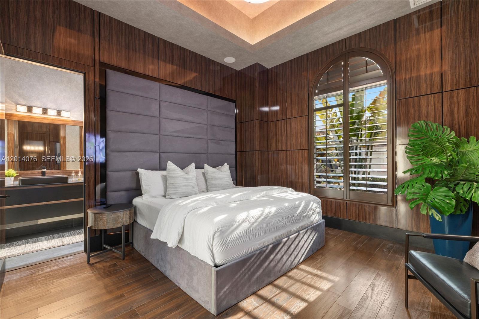 HOLLYWOOD LAKES COUNTRY C - Residential