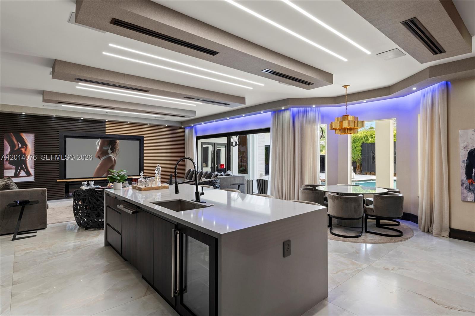 HOLLYWOOD LAKES COUNTRY C - Residential