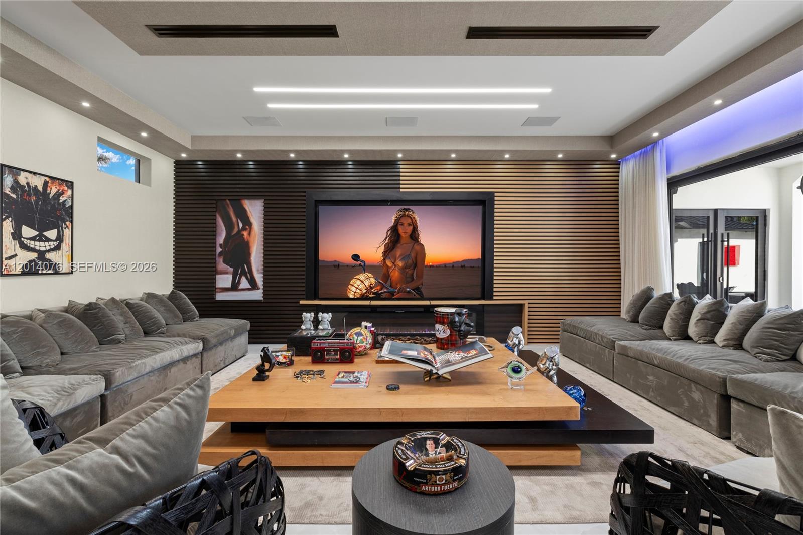 HOLLYWOOD LAKES COUNTRY C - Residential