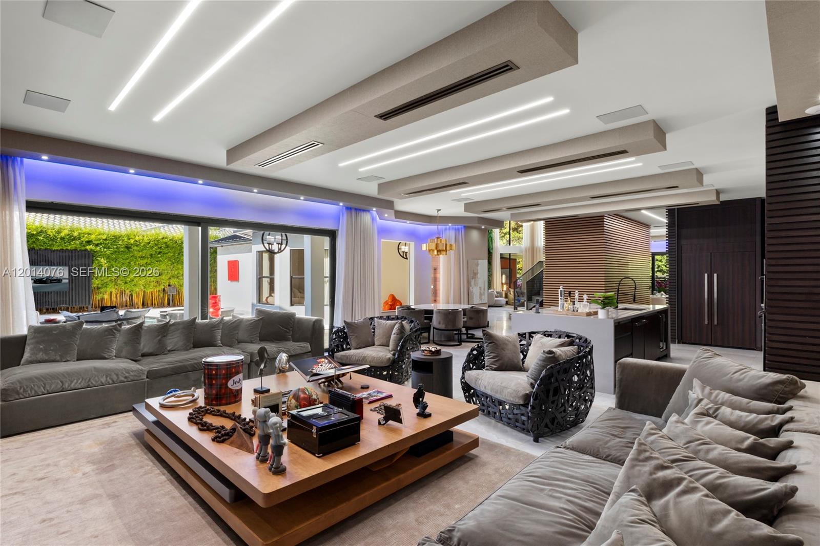 HOLLYWOOD LAKES COUNTRY C - Residential