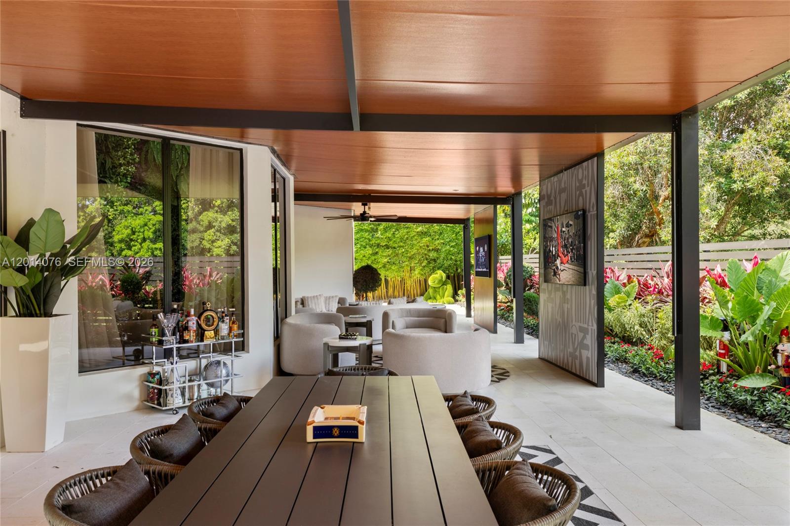 HOLLYWOOD LAKES COUNTRY C - Residential