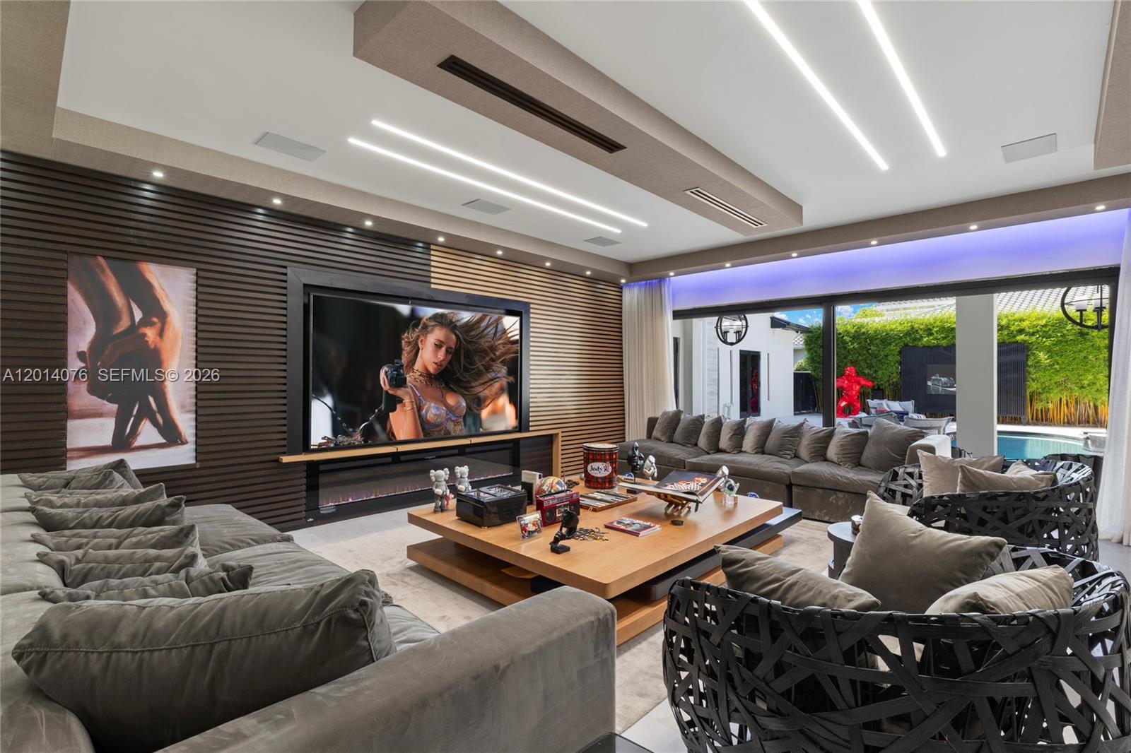 HOLLYWOOD LAKES COUNTRY C - Residential