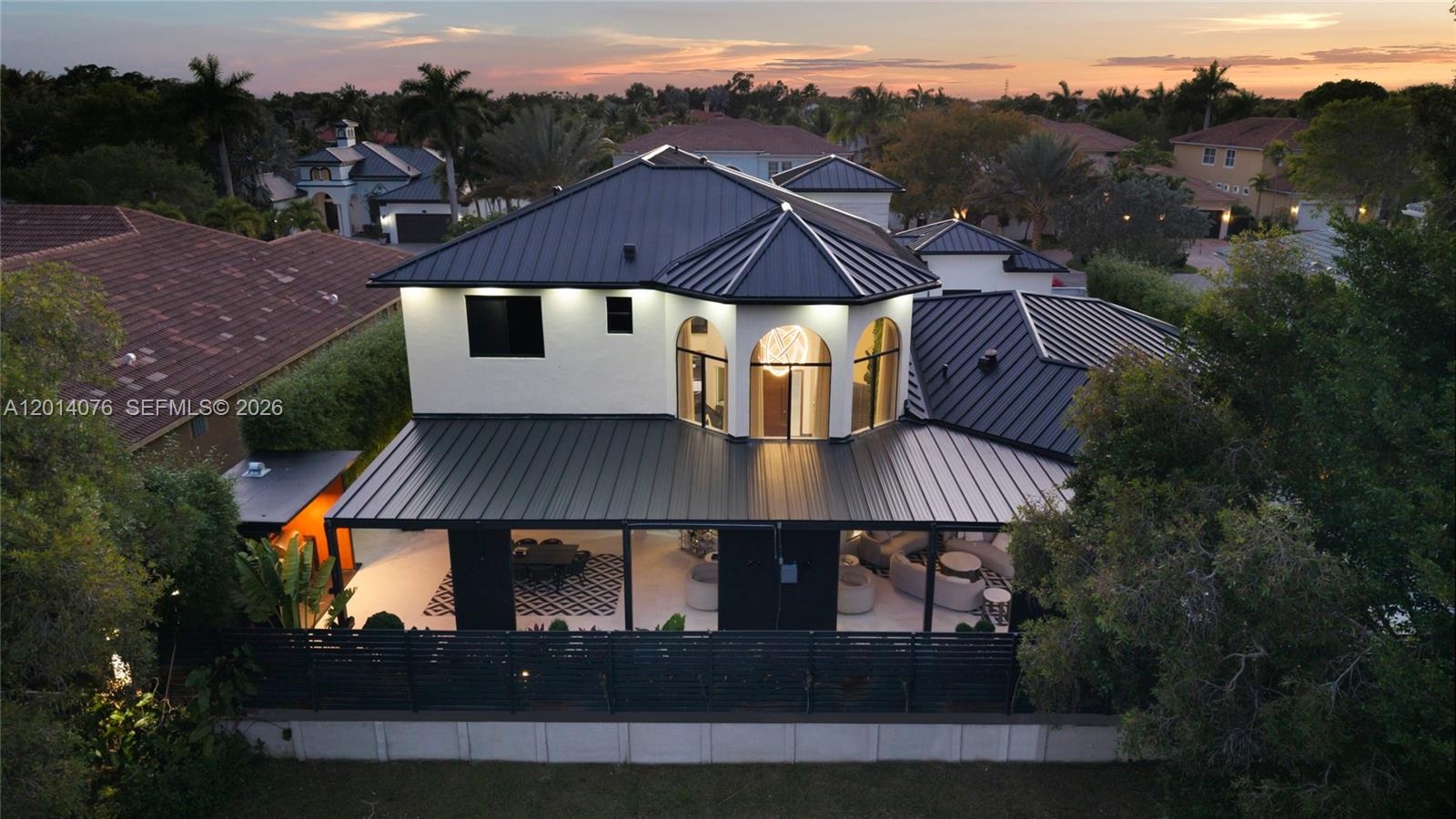 HOLLYWOOD LAKES COUNTRY C - Residential