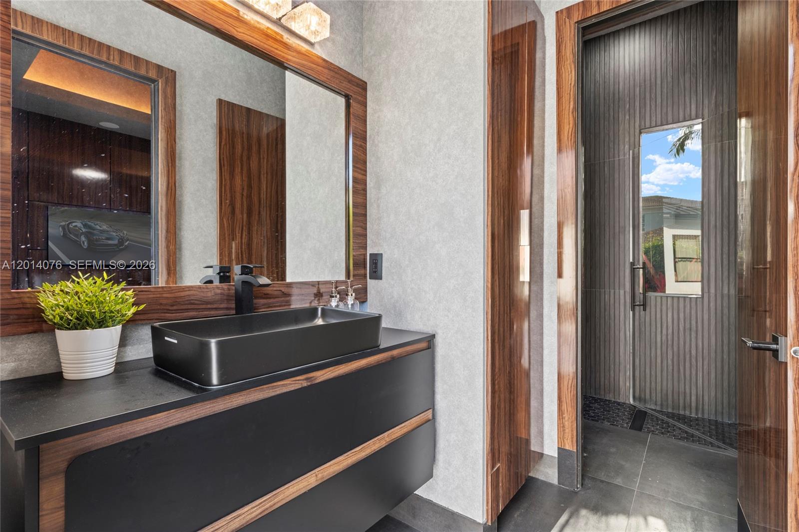 HOLLYWOOD LAKES COUNTRY C - Residential