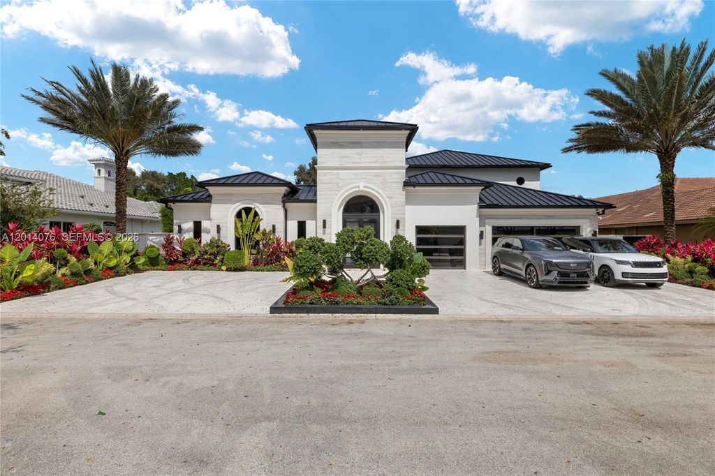 Photo of 541 E Enclave Cir E, Pembroke Pines, FL 33027 (MLS # A12014076)