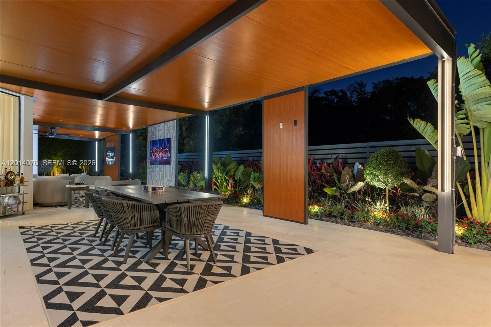 HOLLYWOOD LAKES COUNTRY C - Residential