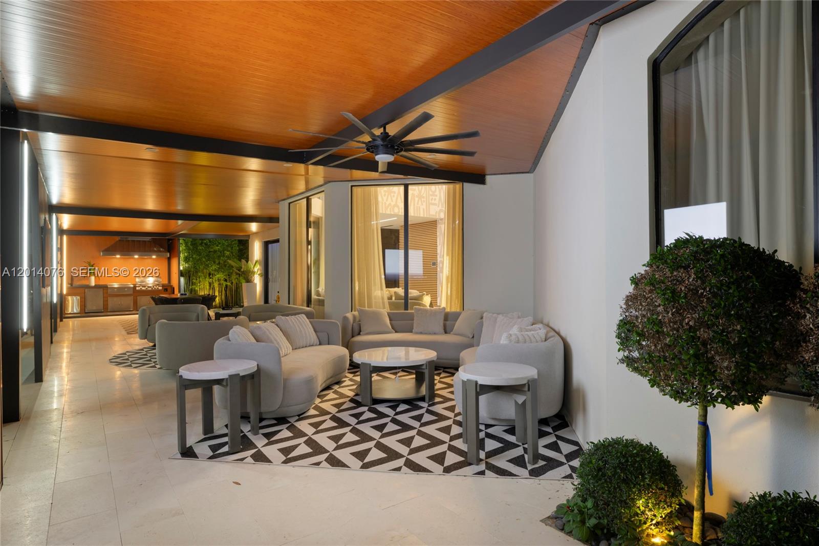 HOLLYWOOD LAKES COUNTRY C - Residential