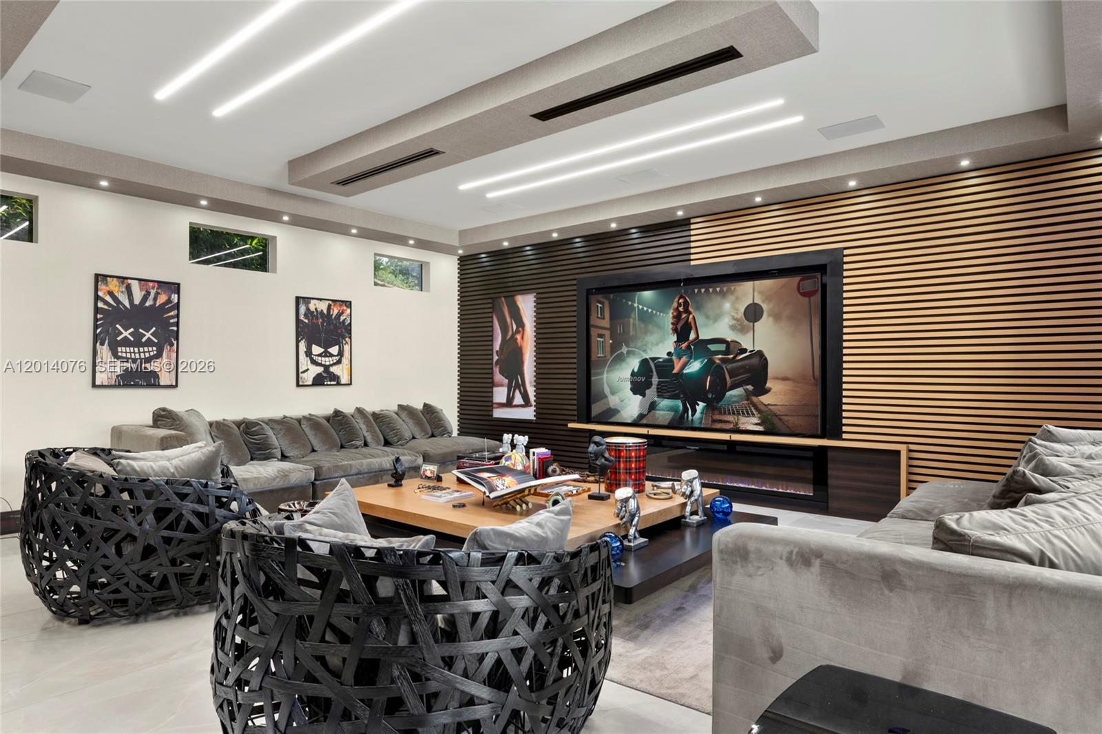 HOLLYWOOD LAKES COUNTRY C - Residential