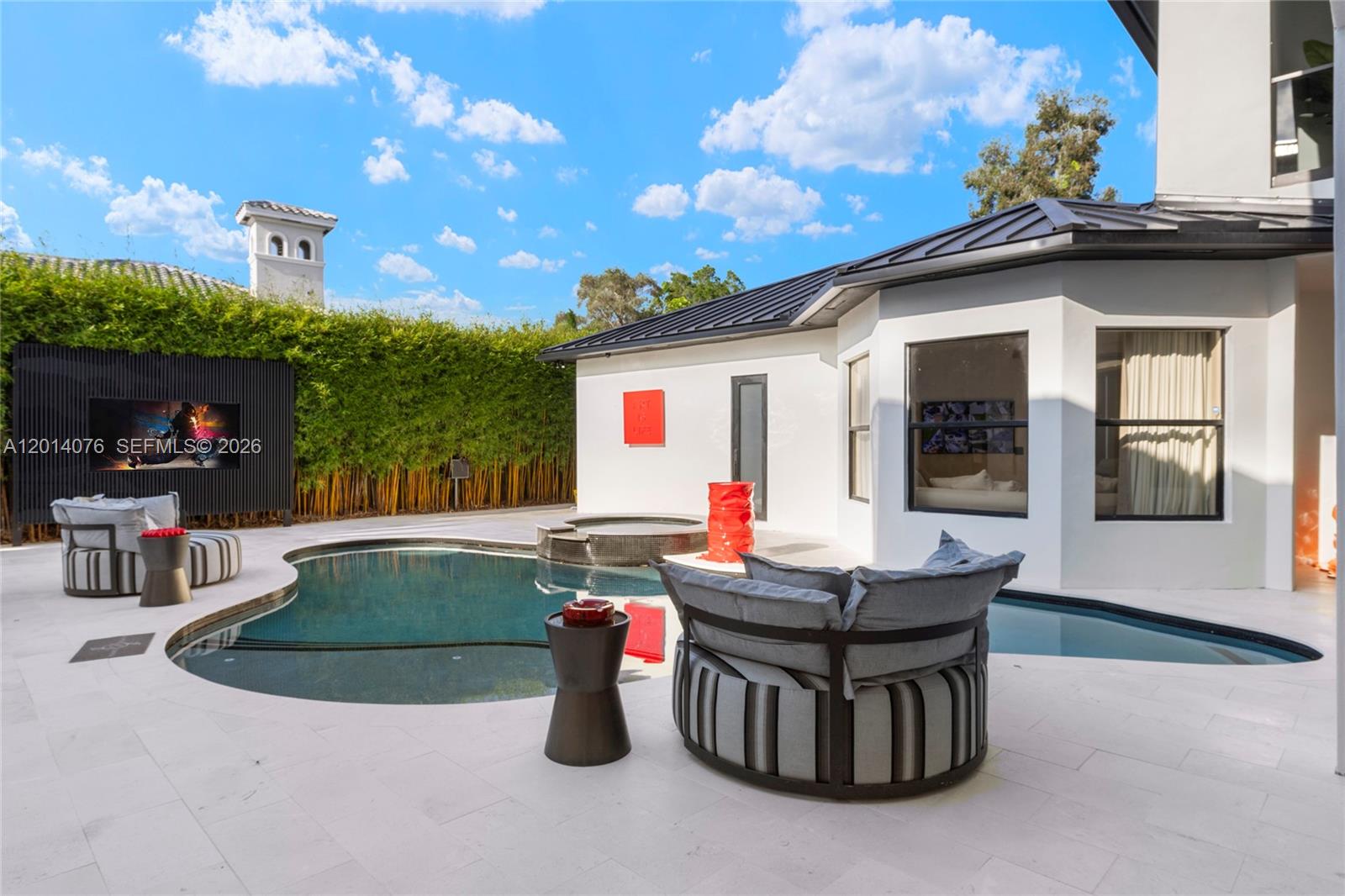 HOLLYWOOD LAKES COUNTRY C - Residential