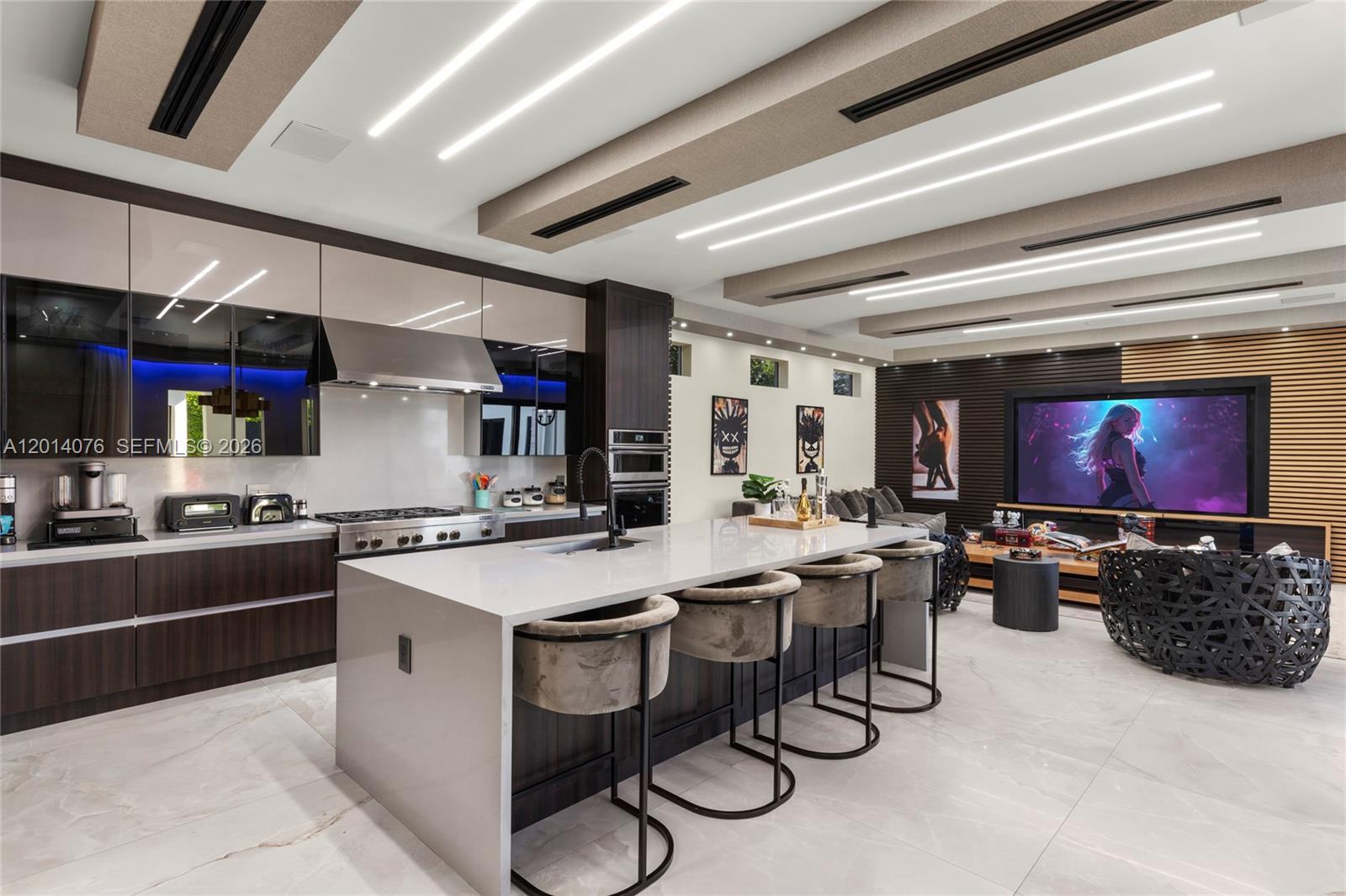 HOLLYWOOD LAKES COUNTRY C - Residential