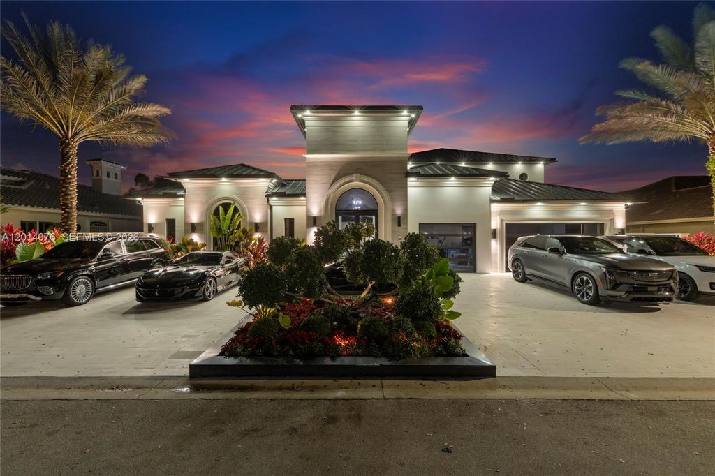 Photo of 541 E Enclave Cir E, Pembroke Pines, FL 33027 (MLS # A12014076)