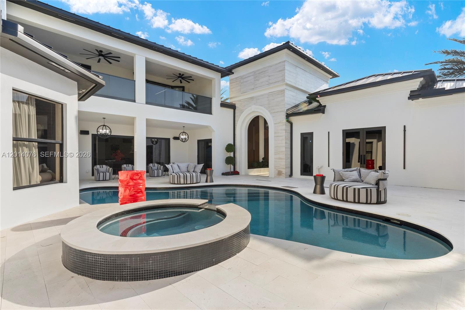 HOLLYWOOD LAKES COUNTRY C - Residential