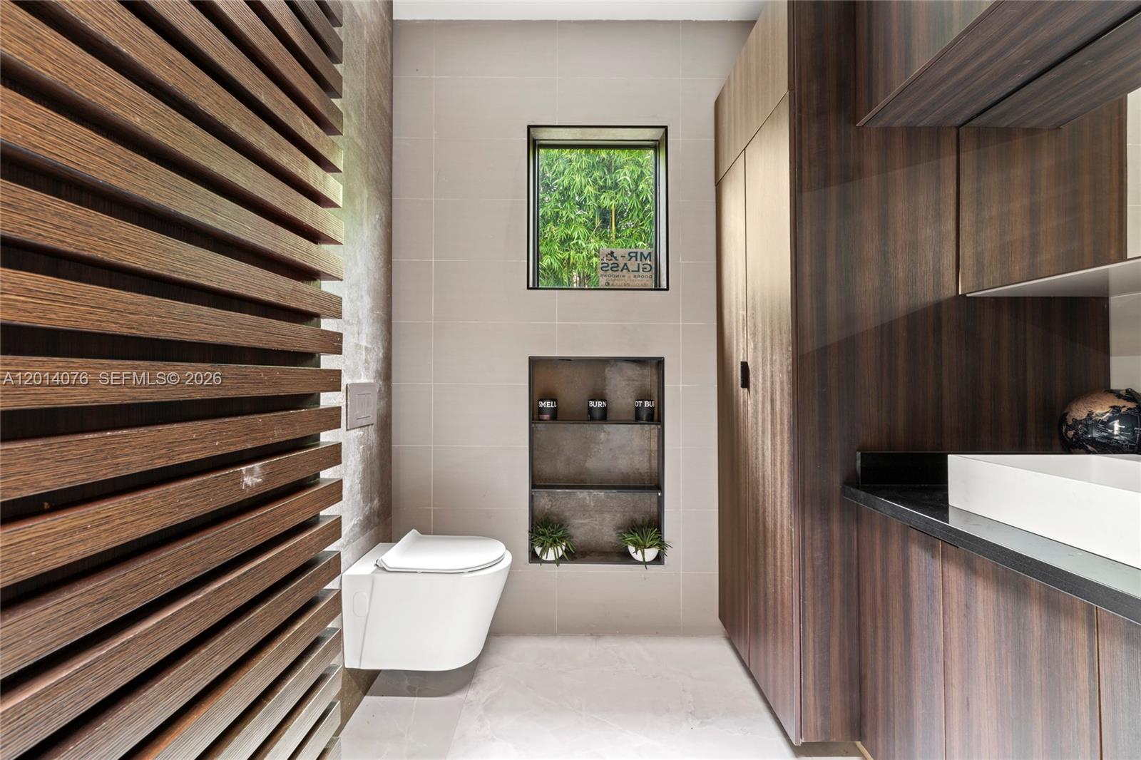 HOLLYWOOD LAKES COUNTRY C - Residential