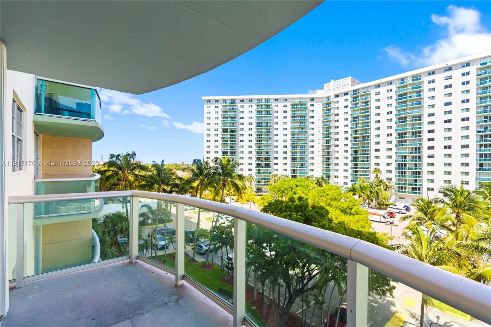 Sunny Isles Beach, Florida 33160, United States, 2 Bedrooms Bedrooms, ,2 BathroomsBathrooms,Residential,Active,141864