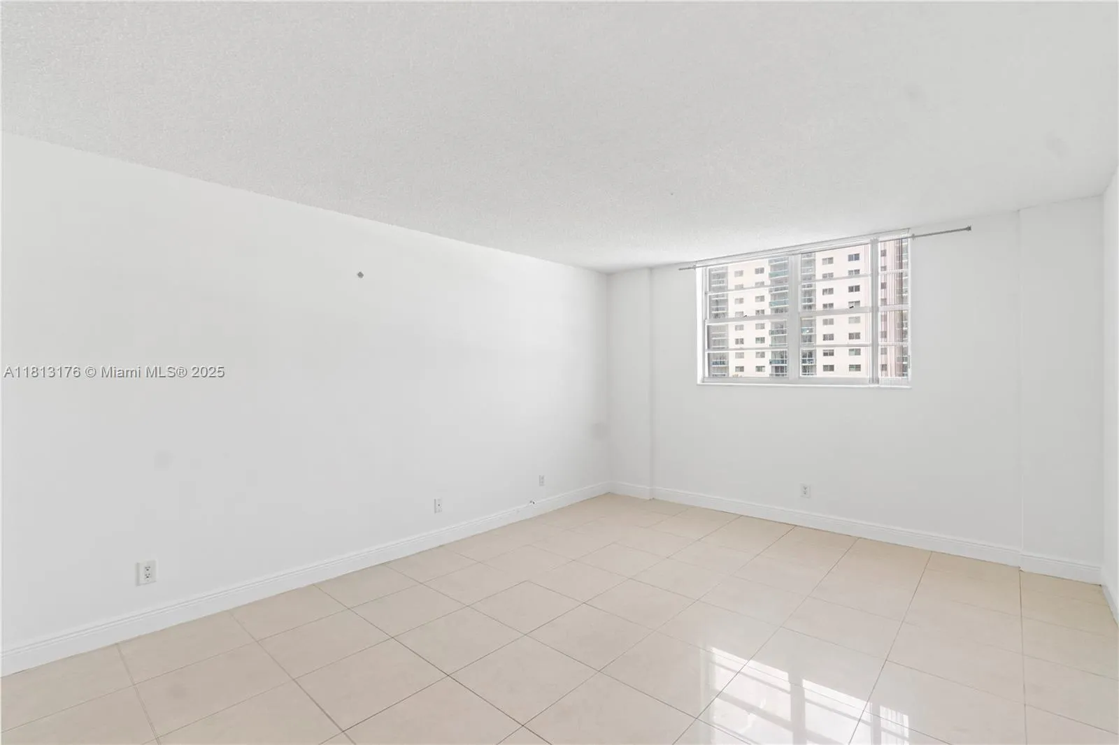 Sunny Isles Beach, Florida 33160, United States, 2 Bedrooms Bedrooms, ,2 BathroomsBathrooms,Residential,Active,141864