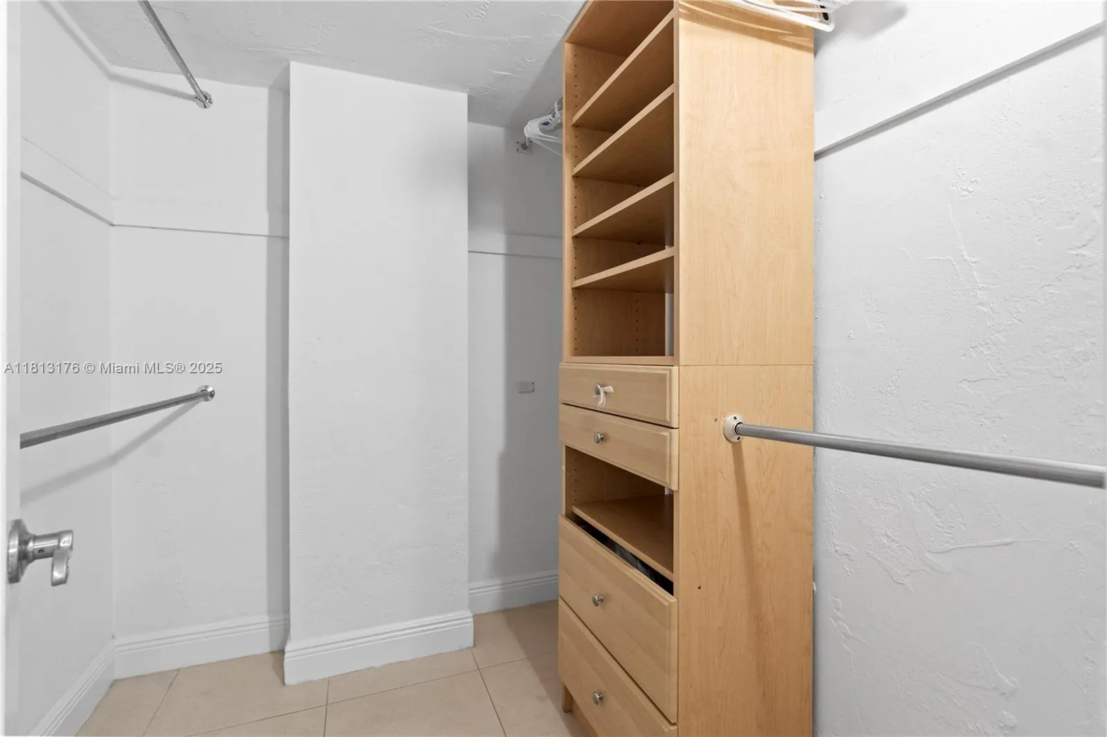 Sunny Isles Beach, Florida 33160, United States, 2 Bedrooms Bedrooms, ,2 BathroomsBathrooms,Residential,Active,141864