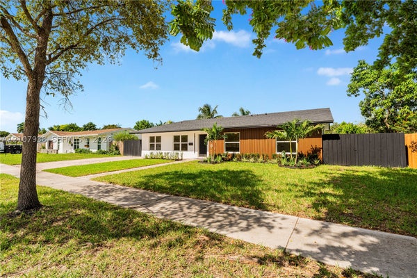 9261 SW 183RD TER, PALMETTO BAY, FL 33157 - Image 8c67fd522c7a52ceaae4aeca3e16e4f0/91931634