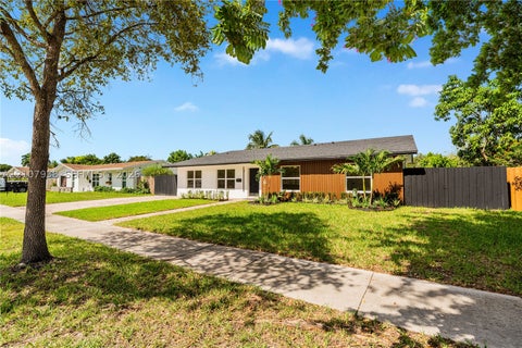 Photo of 9261 SW 183rd Ter, Palmetto Bay, FL 33157 (MLS # A12107938)