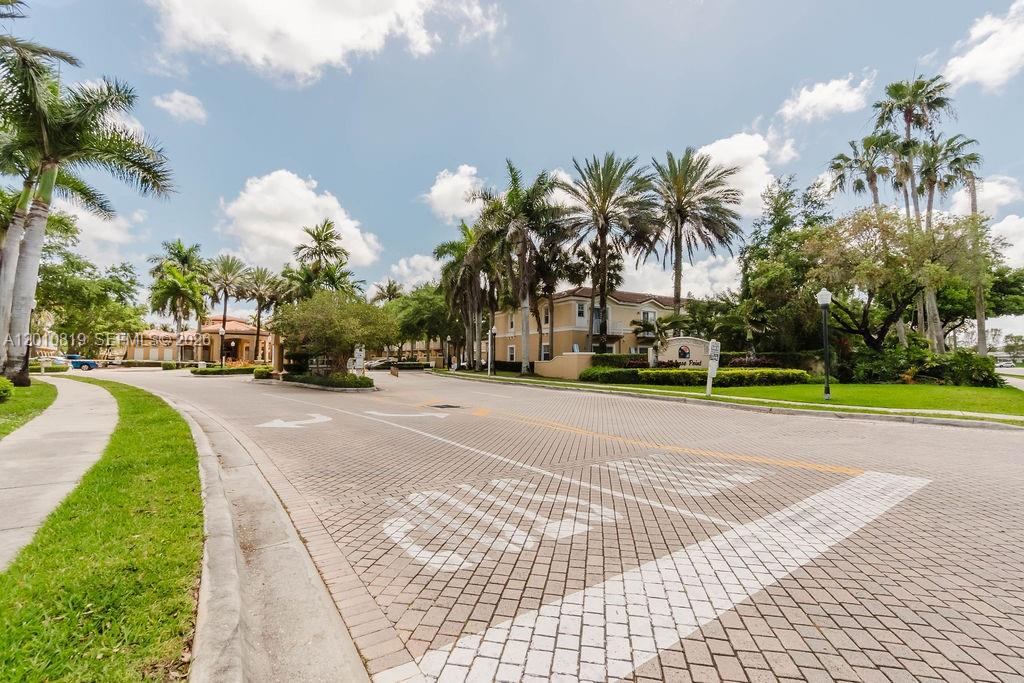 MELROSE POINT CONDO - Residential