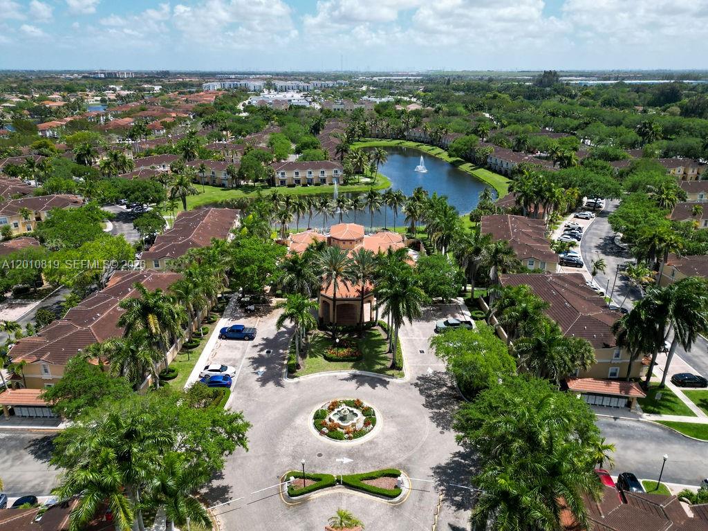 MELROSE POINT CONDO - Residential
