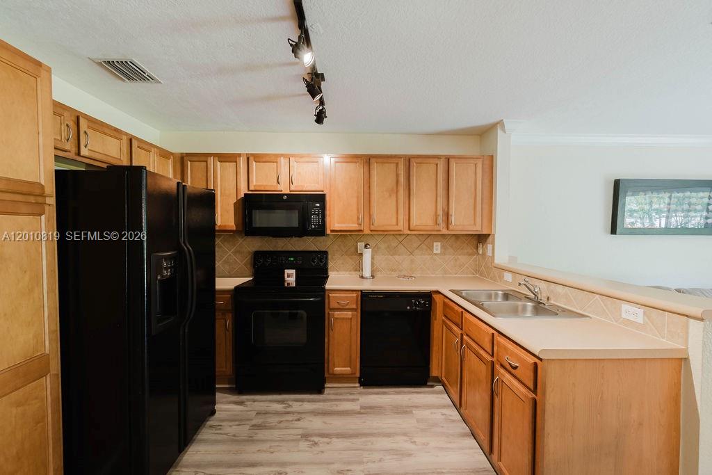 MELROSE POINT CONDO - Residential