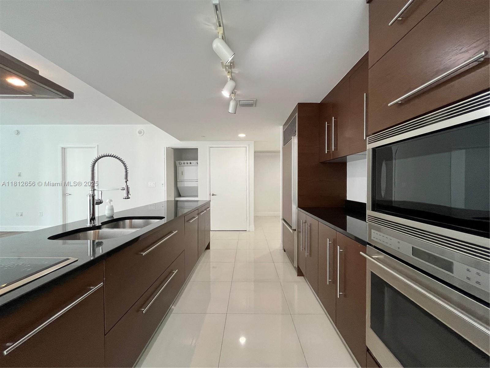495 Brickell Ave 1710