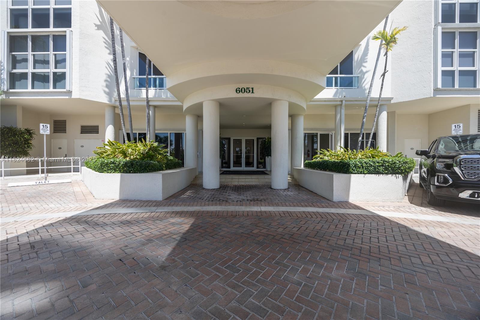 RENAISSANCE ON THE OCEAN - Residential