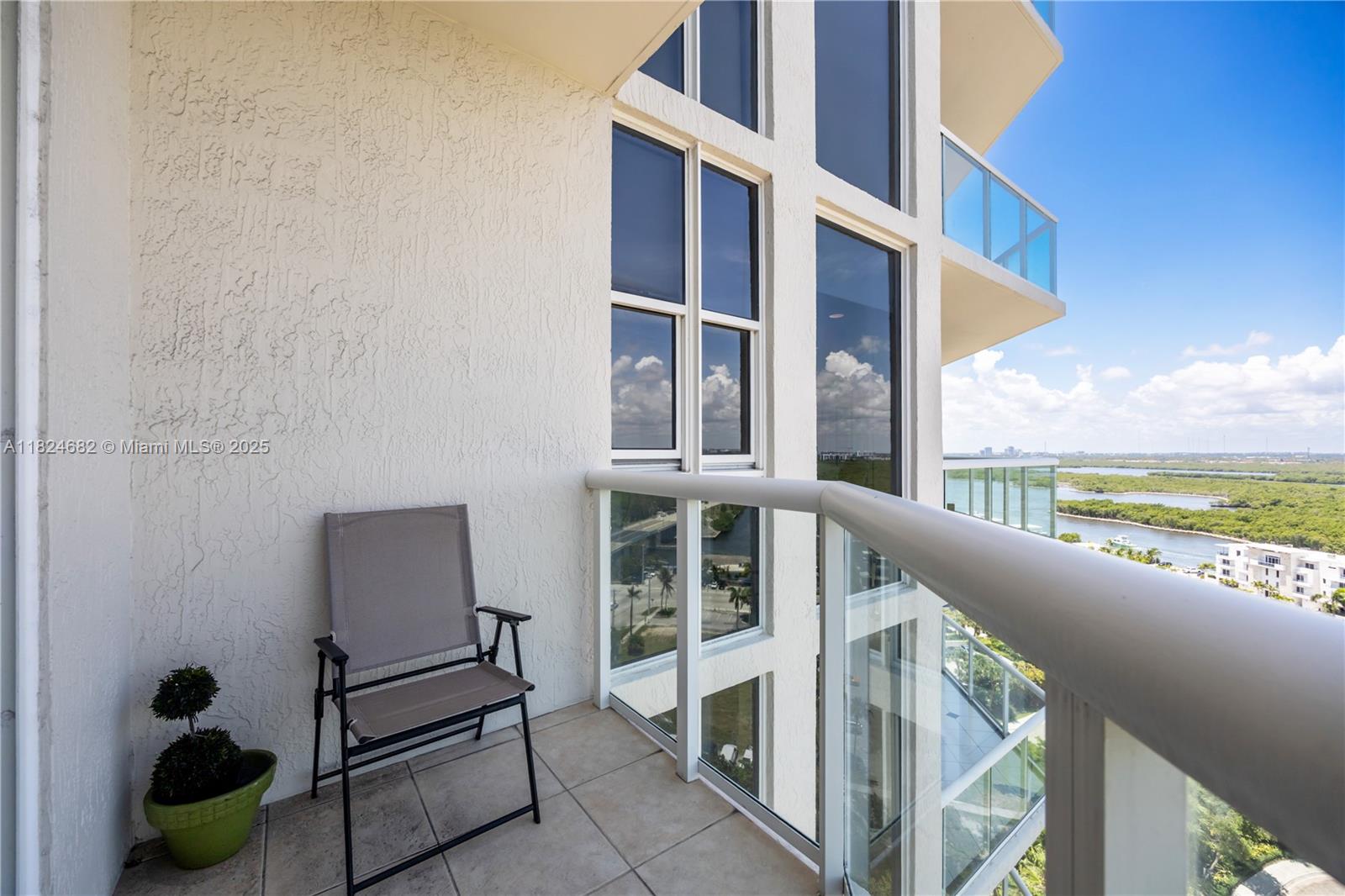 RENAISSANCE ON THE OCEAN - Residential