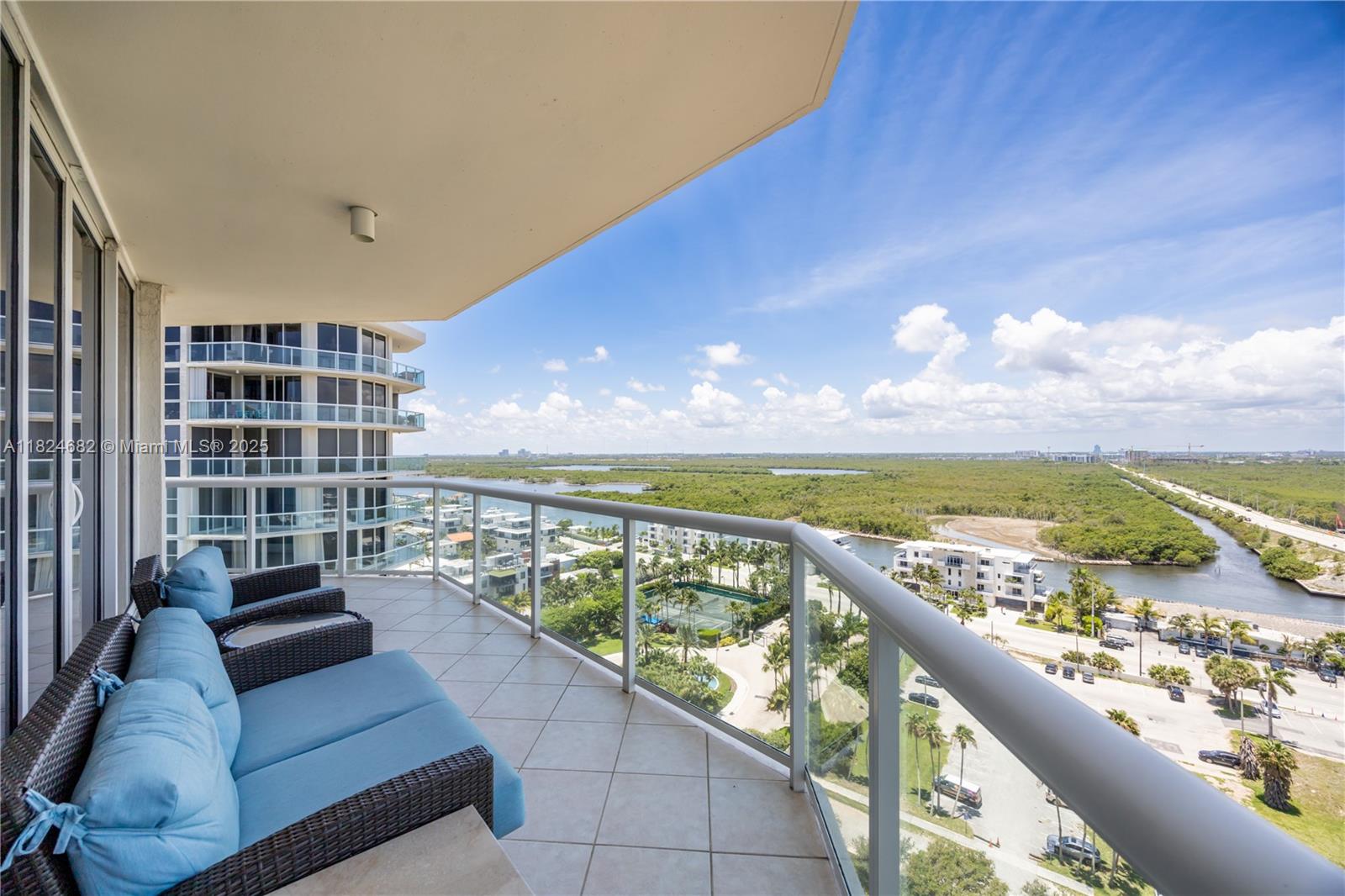 RENAISSANCE ON THE OCEAN - Residential