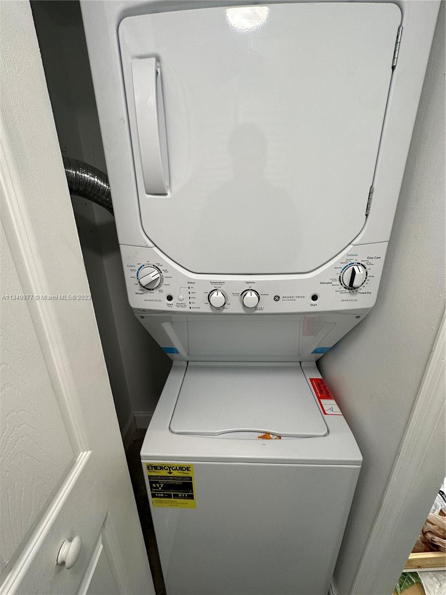 THE COURTS AT KENDALL CON - Residential Lease