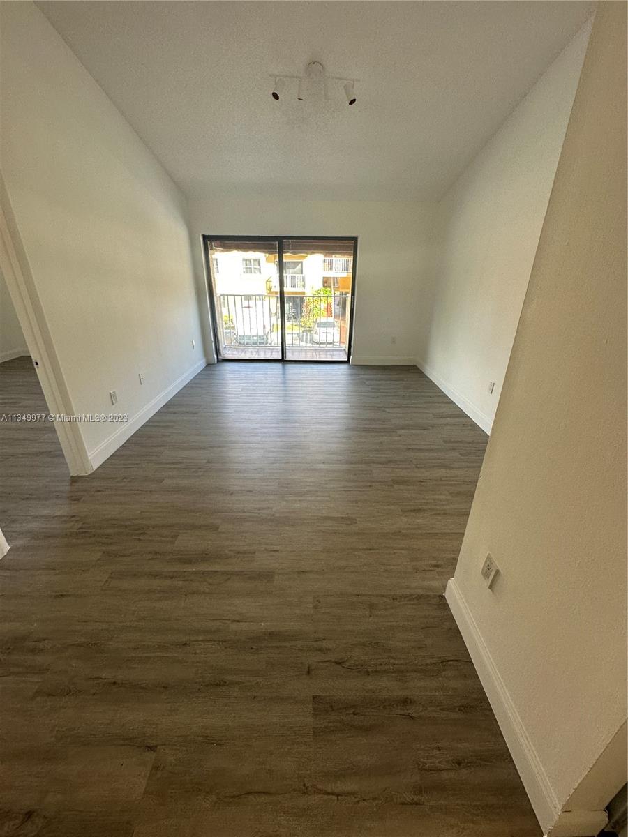 THE COURTS AT KENDALL CON - Residential Lease