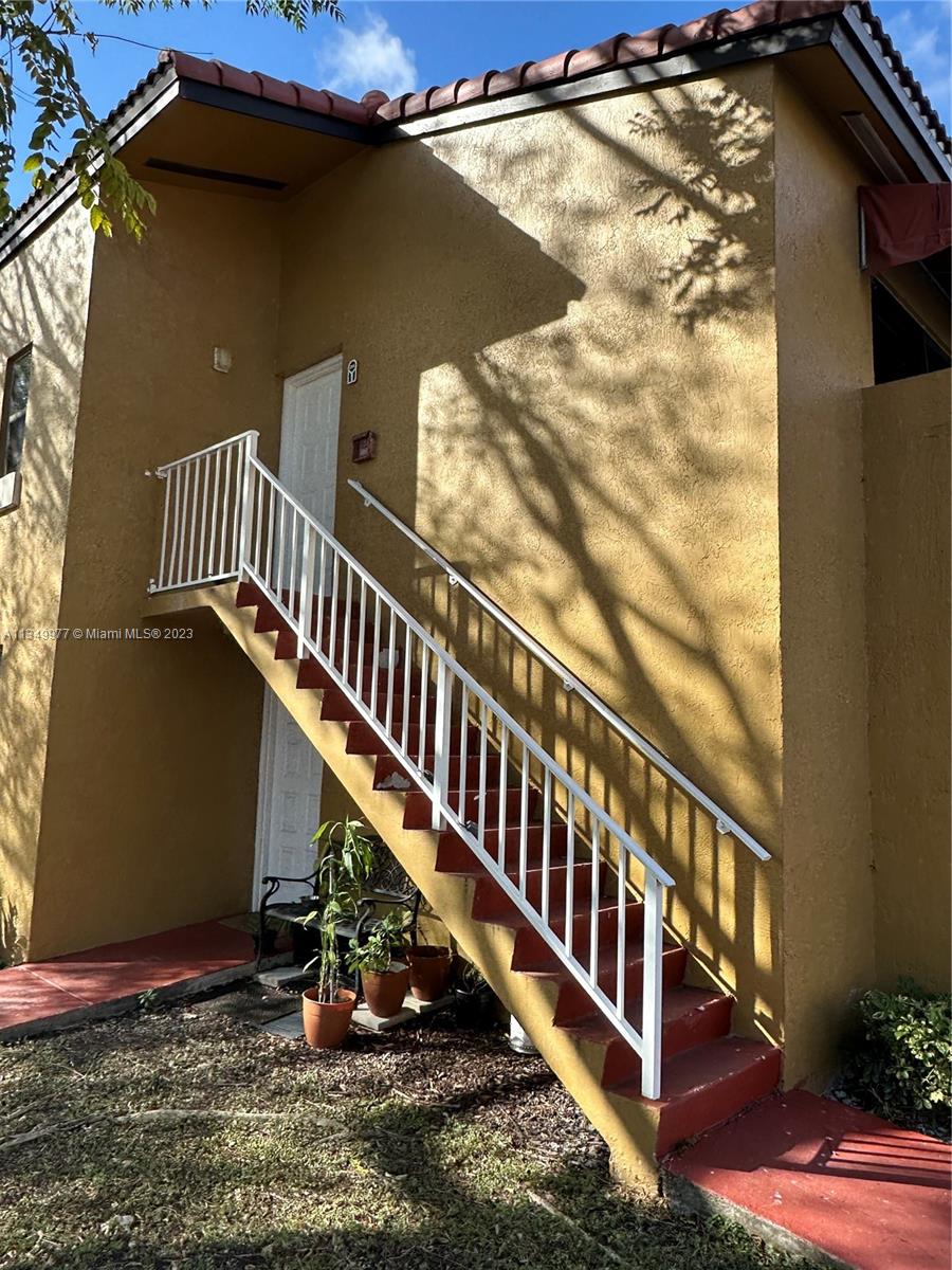 THE COURTS AT KENDALL CON - Residential Lease