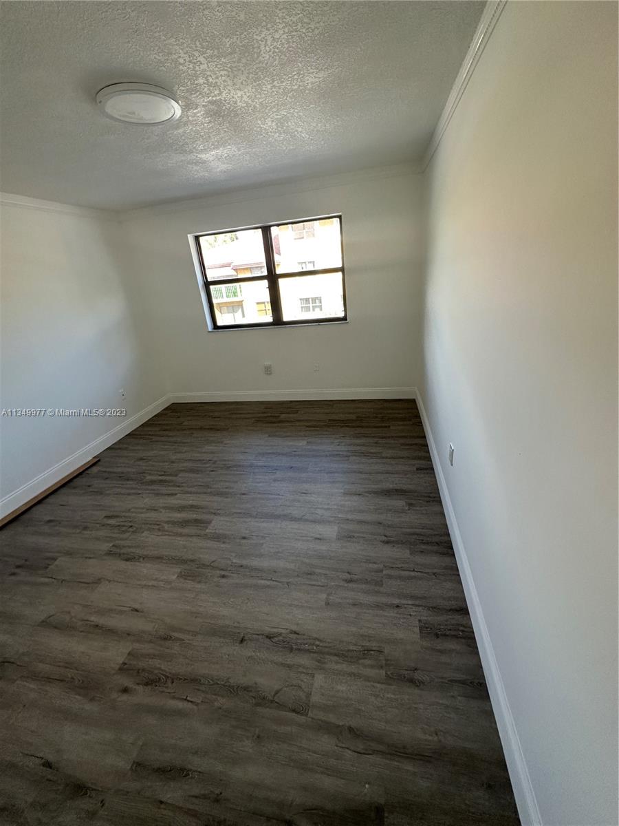 THE COURTS AT KENDALL CON - Residential Lease