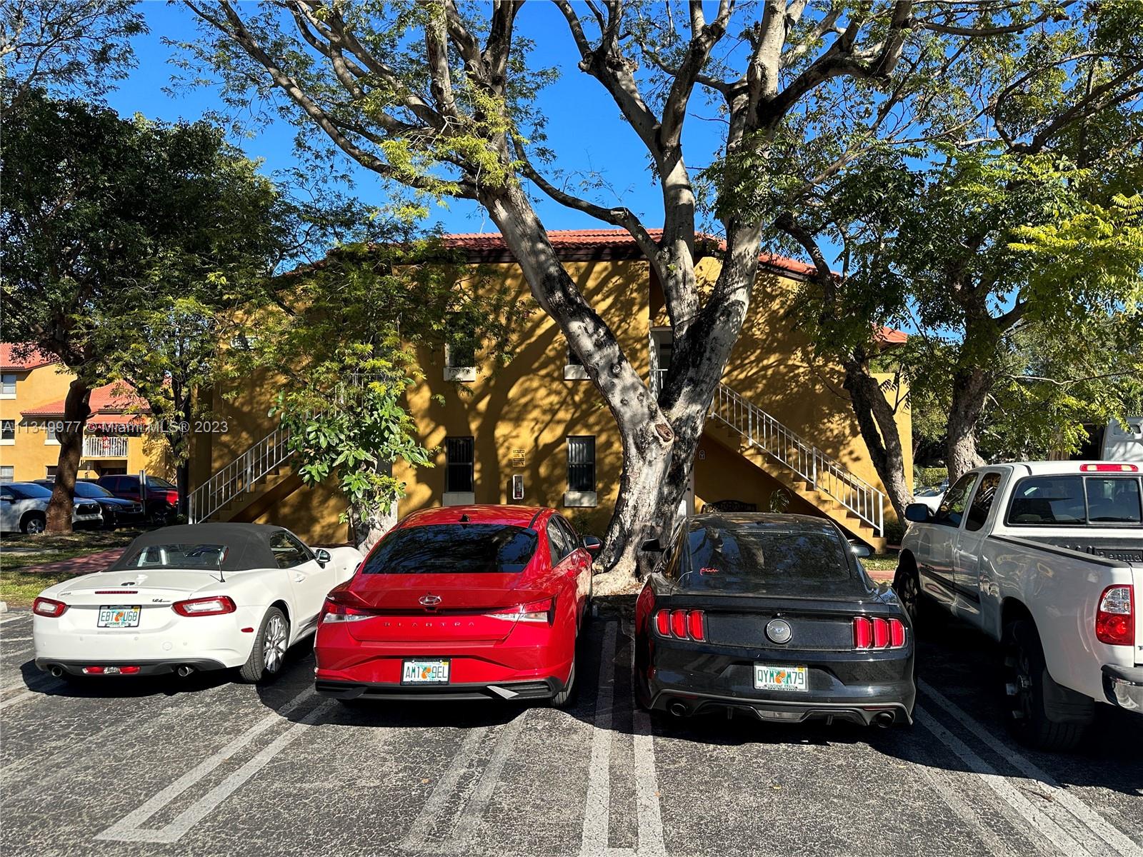 THE COURTS AT KENDALL CON - Residential Lease