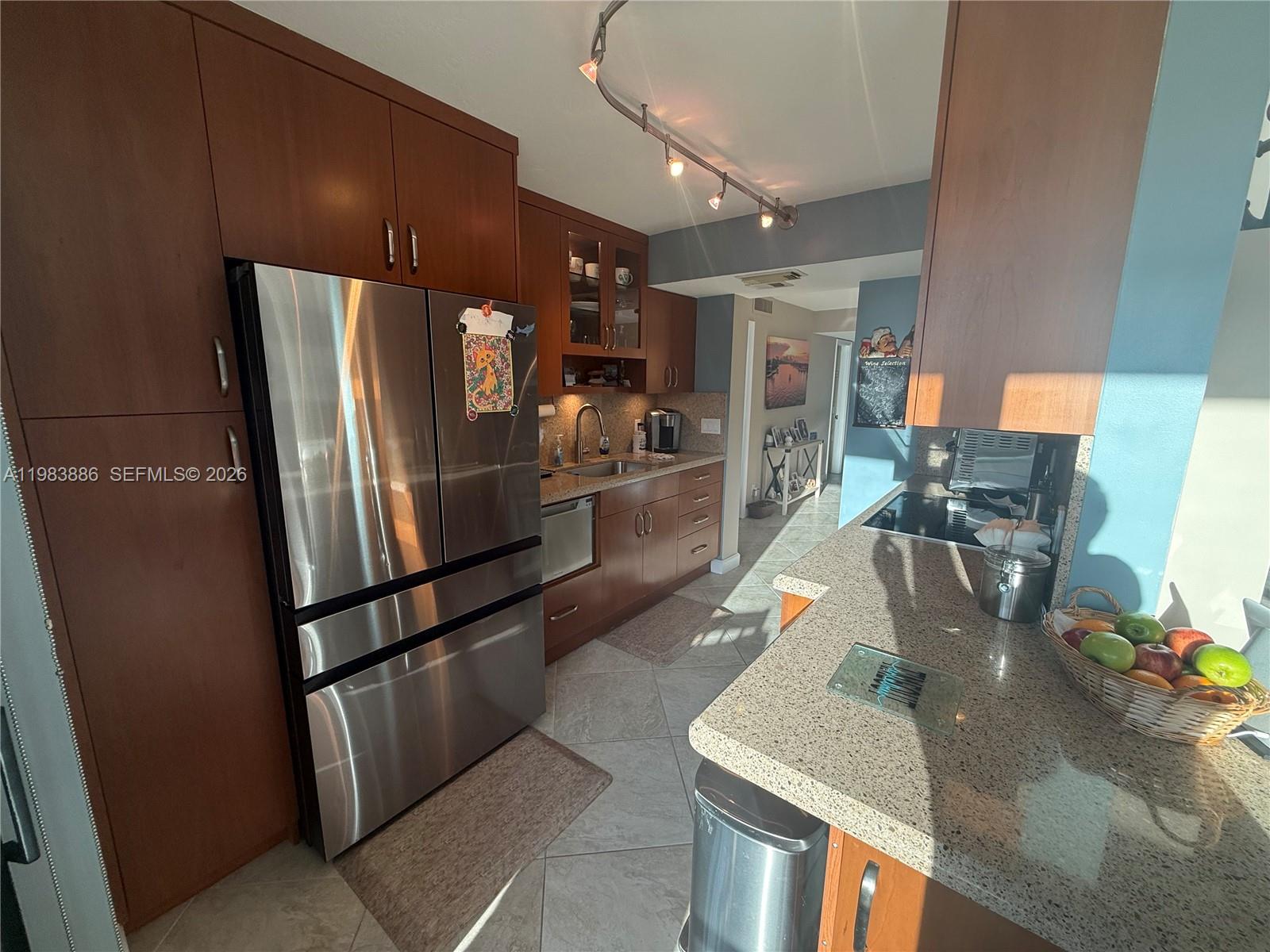 RIVER REACH CONDOMINIUM V - Residential