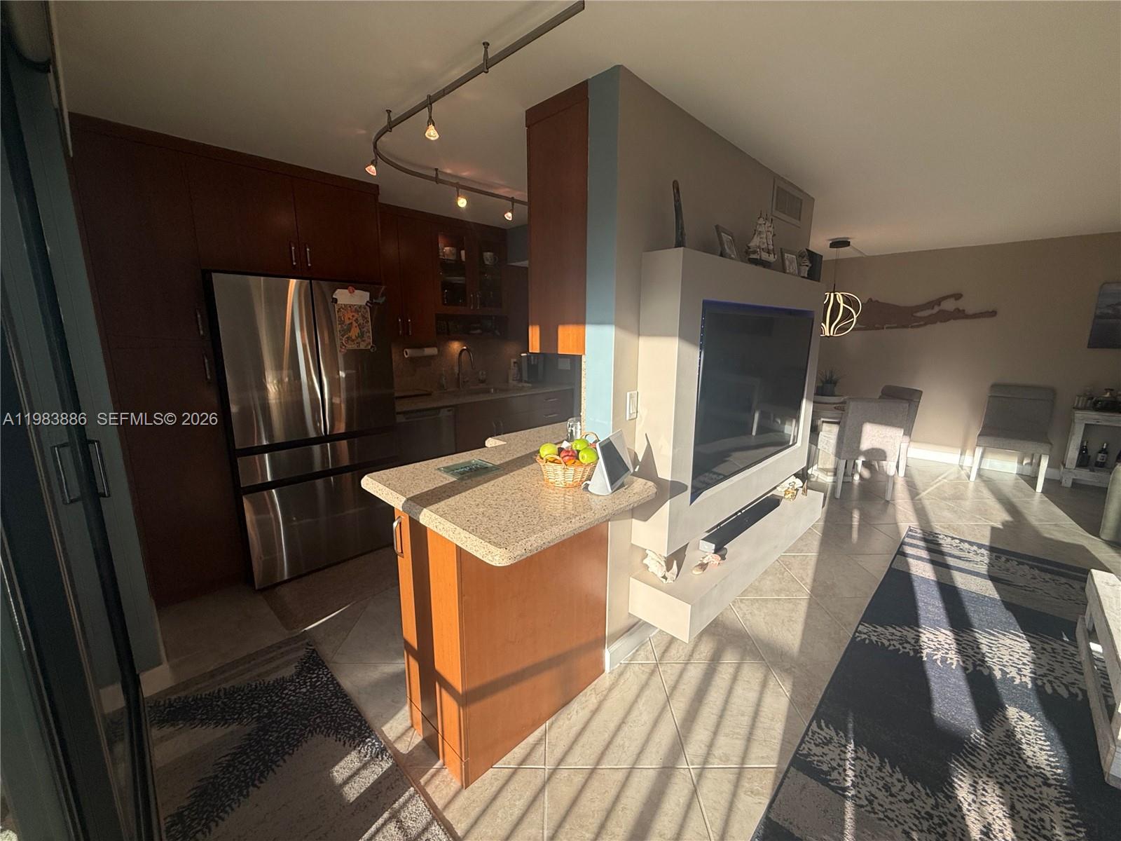 RIVER REACH CONDOMINIUM V - Residential