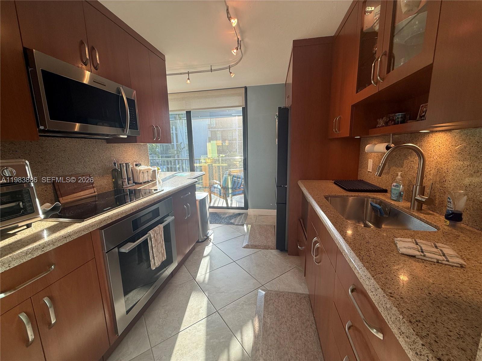 RIVER REACH CONDOMINIUM V - Residential